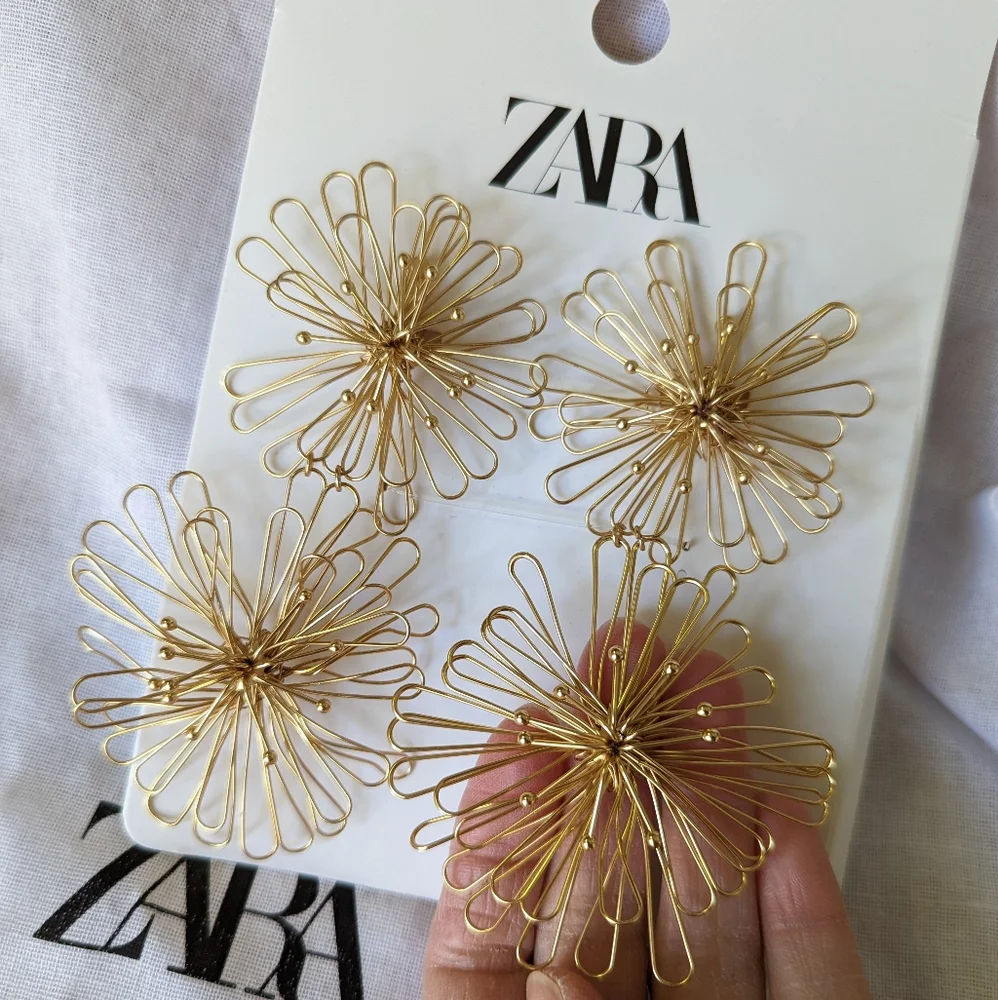 ZARA STATEMENT FLOWER DROP DANGLE EARRINGS GOLD NWT - Picture 2 of 4